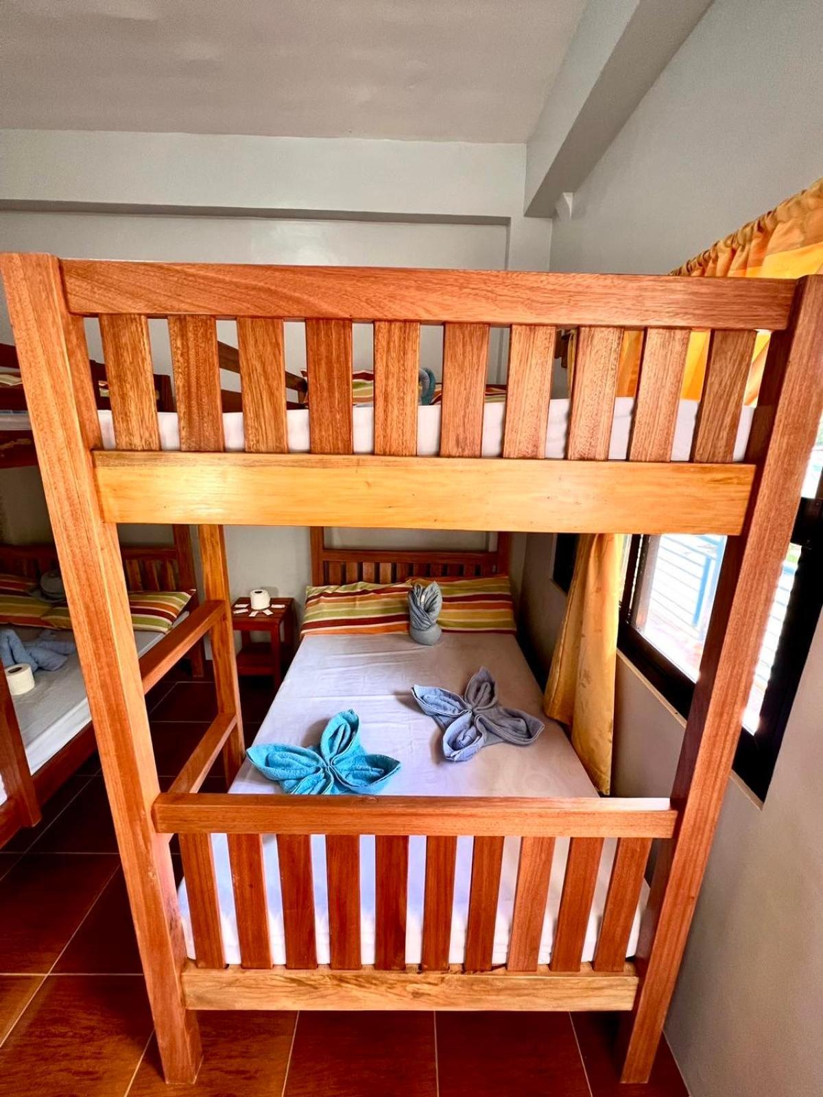 Lotus Sun & Waves Beach Resort Baler Phòng bức ảnh